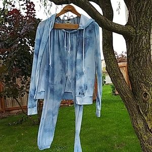 Victoria Secret Pink clouded sky lounge